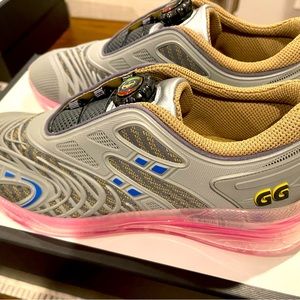 Men GUCCI Ultrapace R Sneakers Gray & Pink Gucci size 7. US Size 8